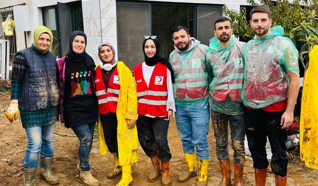 Kızılay Gönüllüleri Armutlu’da Selden Etkilenen Ailelerin Yanında