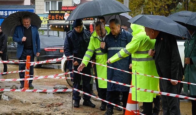 Vali Usta Armutlu’daki Sel Bölgesinde İncelemelerde Bulundu