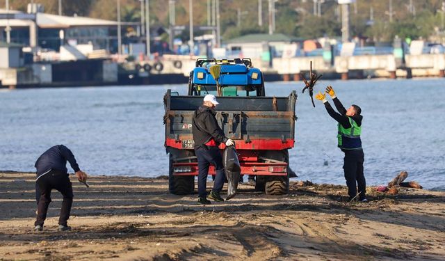 Yalova Belediyesi'nden Doğu Sahil Bandında Kapsamlı Temizlik