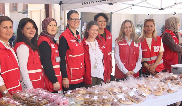 Yalova’da Kızılay Aşevi İçin Dayanışma Kermesi Düzenlendi