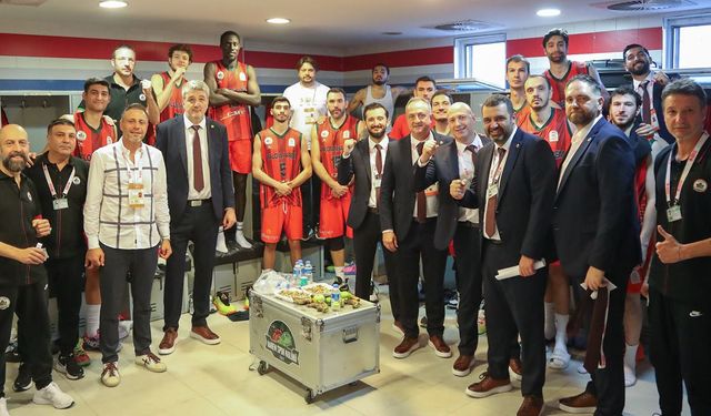 Dev Adamlar Kendini Sıkmadı