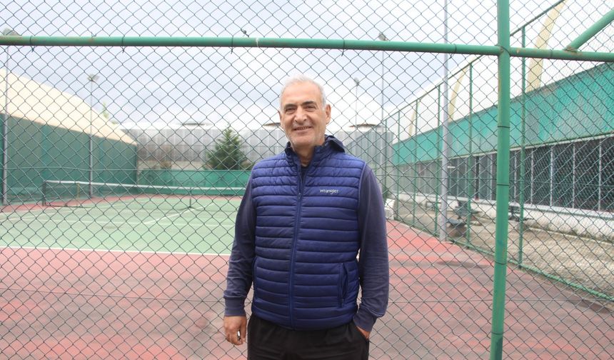 Yalova'da Tenis Tutkunları Atatürk ve Yürüyen Köşk Turnuvasında Buluştu