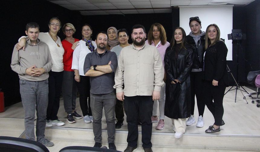 Katılımcılar Yalova Film Festivali'nde "Zamanı Durduran Kareler" Atölyesi ile Anı Yakaladı