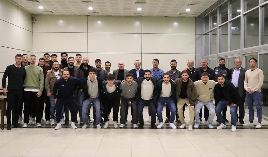 Başkan Yele, Çiftlikköy Belediyespor Futbolcularıyla Buluştu