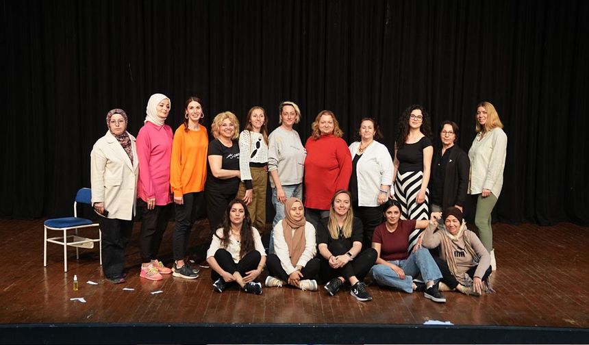 Yalova Belediyesi’nden Kadınlara Özel Tiyatro Kursu Başladı