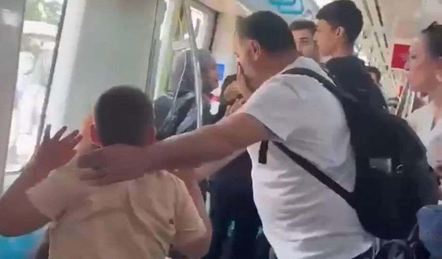 Marmaray’daki Yumruk Olayında Gelişme: Genç Kız Babadan Şikayetçi Oldu