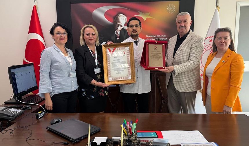 Yalova Eğitim ve Araştırma Hastanesi'ne Türk Kızılayı'ndan Bronz Madalya