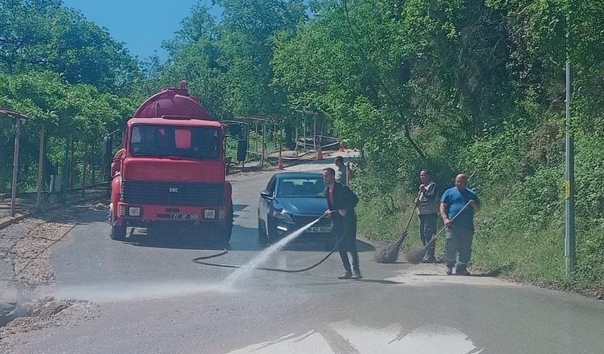 Üvezpınar’da Mıcır Akan Yol Temizlendi