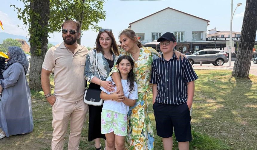Demet Akalın'dan minik hayranına jest