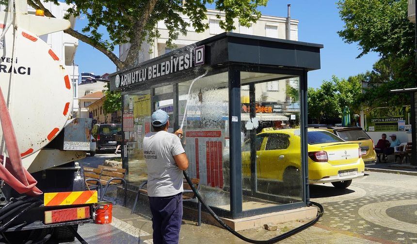 Yolcu Durakları Düzenli Olarak Temizleniyor