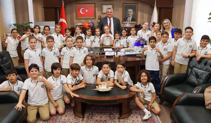 Başkan Gürel Minik Öğrencileri Ağırladı