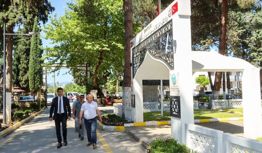Yalova Belediyesi’nden Mezarlıklarda Yoğun Mesai