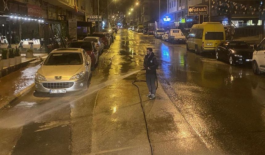 Çınarcık Belediyesi Kurban Bayramı Öncesi İlçeyi Baştan Sona Temizliyor