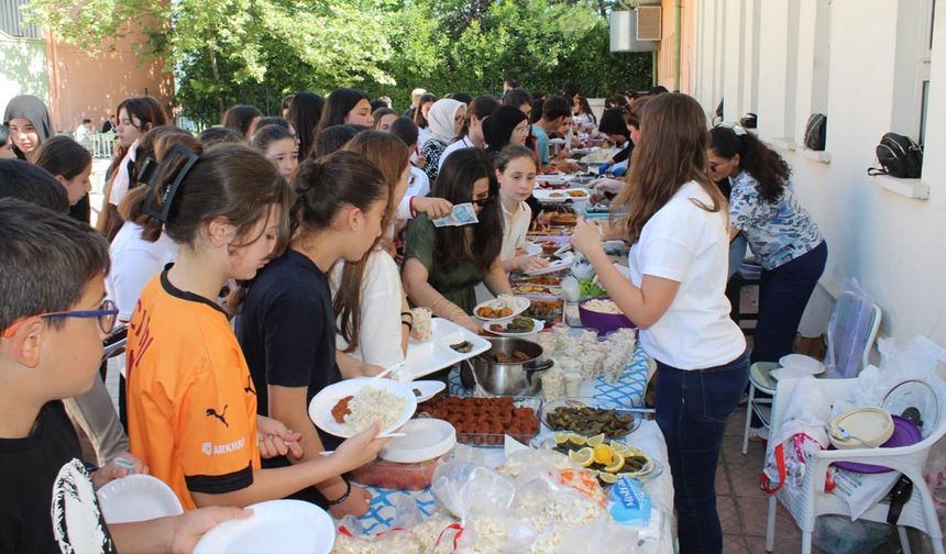 Çınarcık Gülkent Ortaokulu’nda Kermes Coşkusu