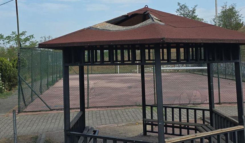 Vandallar Çiftlikköy'deki Parklara Zarar Verdi
