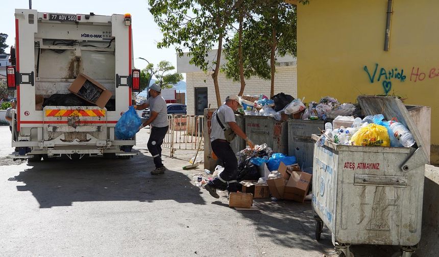 Armutlu’da Temizlik Seferberliği: Konteynerler Yıkanıyor