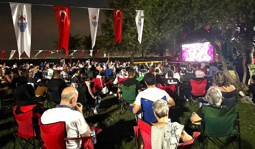 Yalova Belediyesi’nden Açık Havada Sinema Keyfi