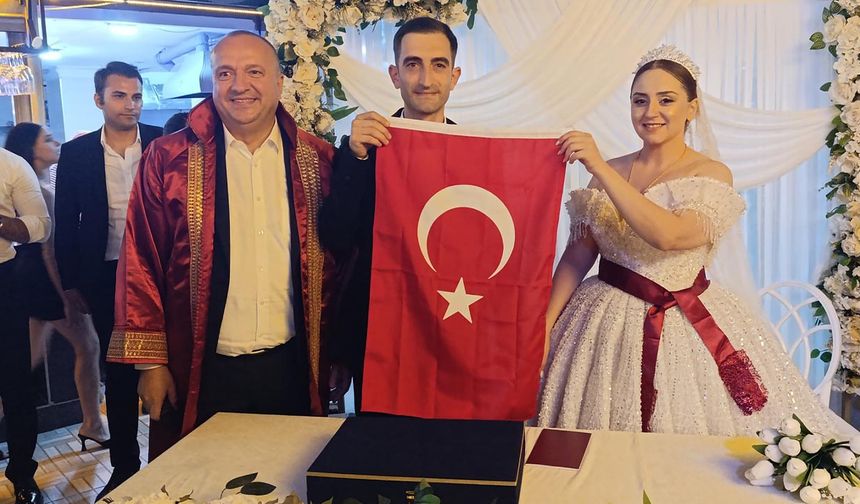 Başkan Kurt, Genç Çiftin Nikâhını Kıydı