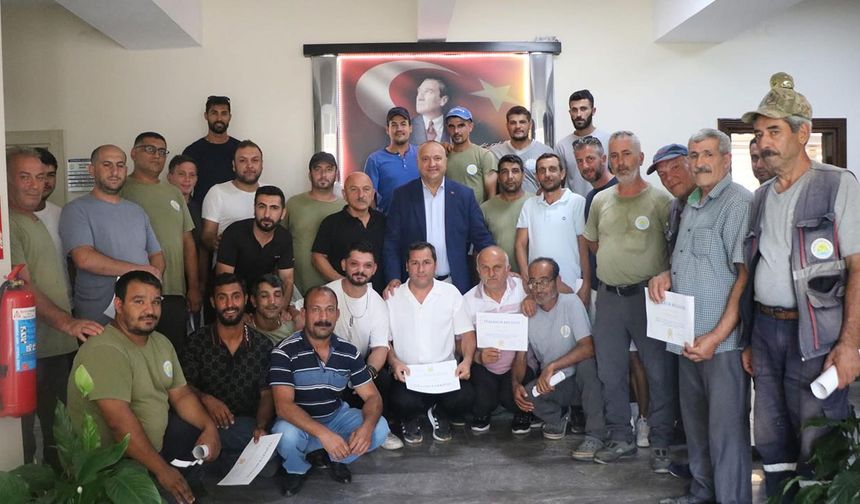 Başkan Kurt, Belediye Personeline Teşekkür Belgesi Takdim Etti