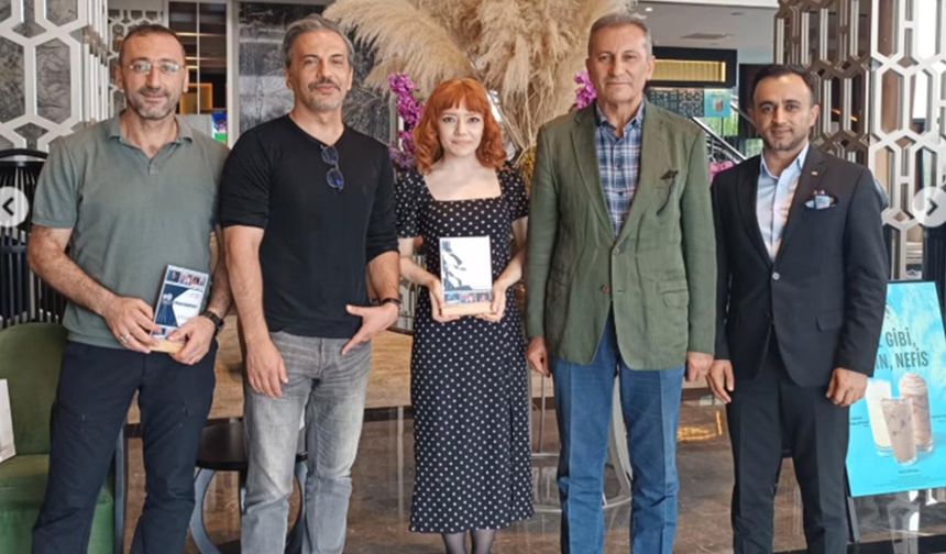 Kültür-Sanat Emekçilerine Teşekkür Plaketi