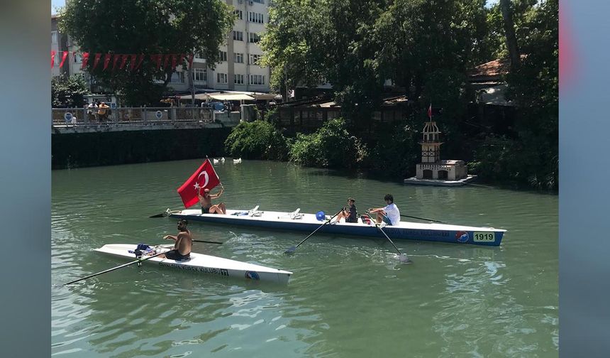 Yalova Kürek Takımı Denizde Zaferi Kutladı