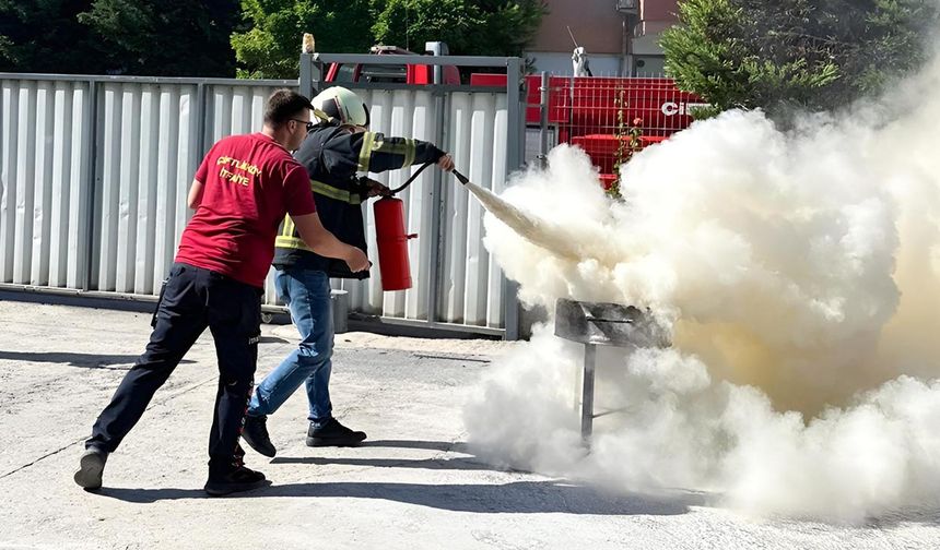 Çiftlikköy İtfaiyecilerinden Özdilek’te Yangın Eğitimi