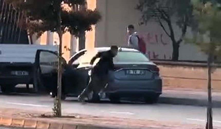 Okul Müdürünü Üç Çocuğunun Gözü Önünde Vurduğu Anları Kayda Aldırdı