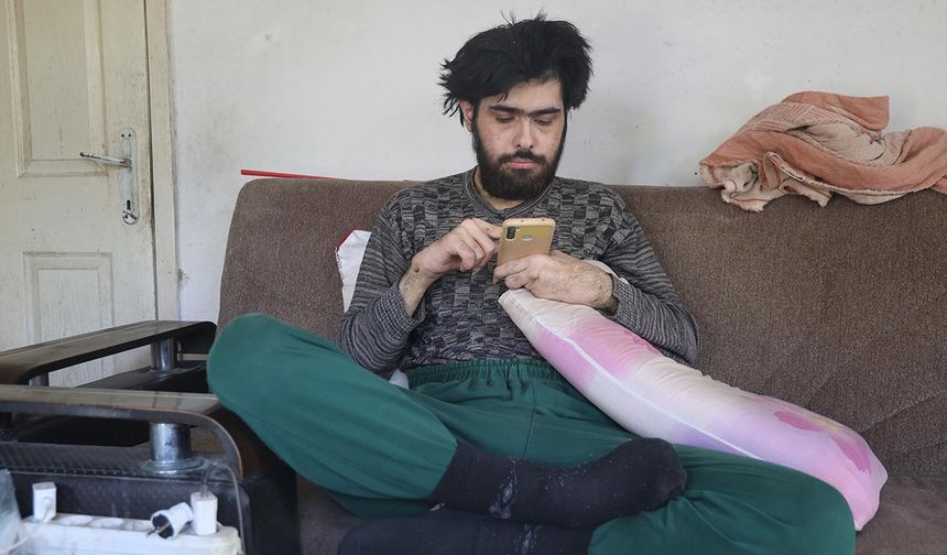 Depremzede Genç 3 Yıl Sonra Tıraş Ettirildi ve Duş Aldırıldı!