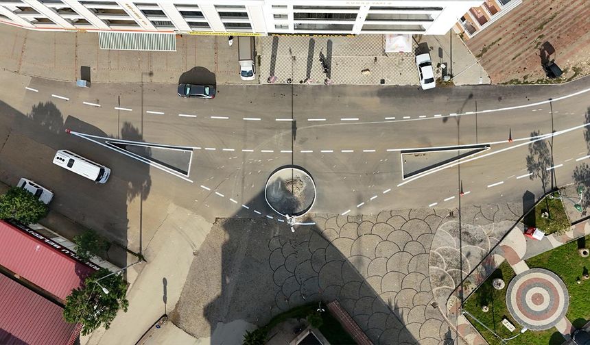 Armutlu’da Yol Çizgi Çalışmaları Tamamlandı