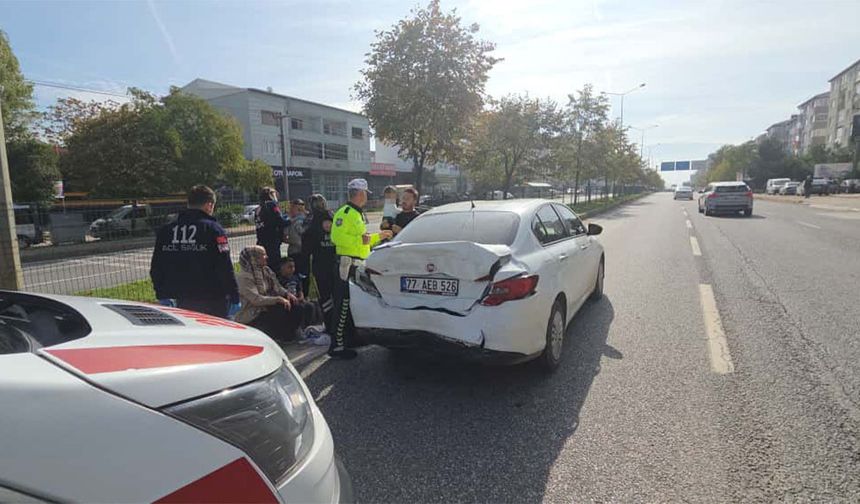 Faciadan Dönüldü: Tırın Çarptığı Otomobil Metrelerce Sürüklendi