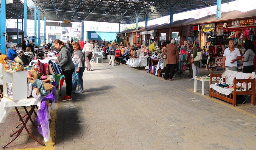 Çiftlikköy’de Kadın El Emeği Pazarı’na Yoğun İlgi