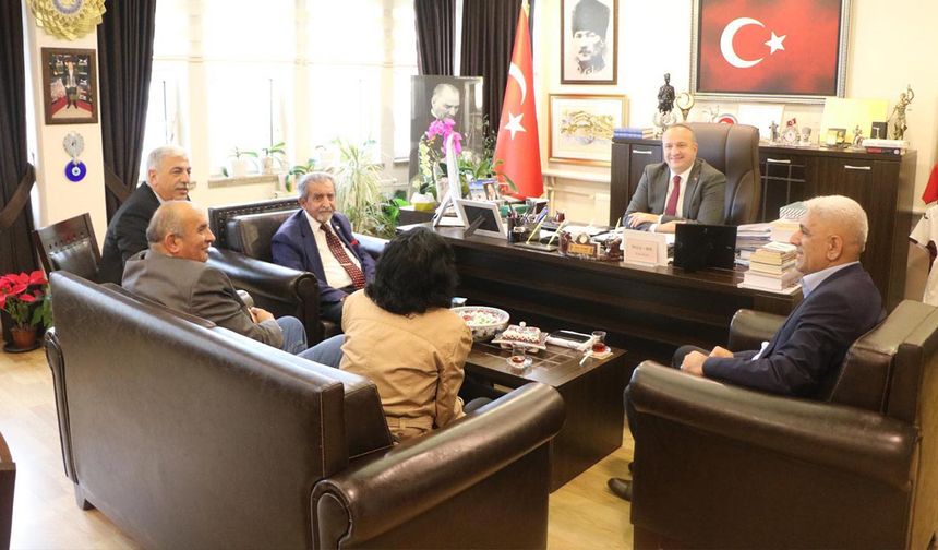 Çınarcık Belediye Başkanı Avni Kurt, Yalova Cem Vakfı Heyetini Ağırladı