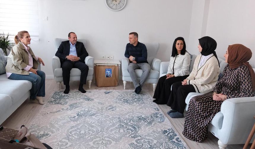 Başkan Yele’den En Minik Yüreklere Sürpriz