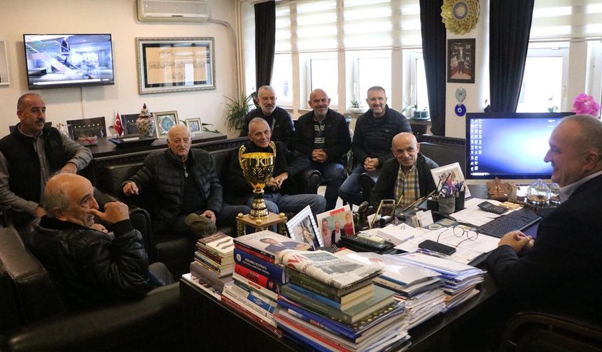 Başkan Avni Kurt, Şampiyon Yalova Masterler’i Ağırladı