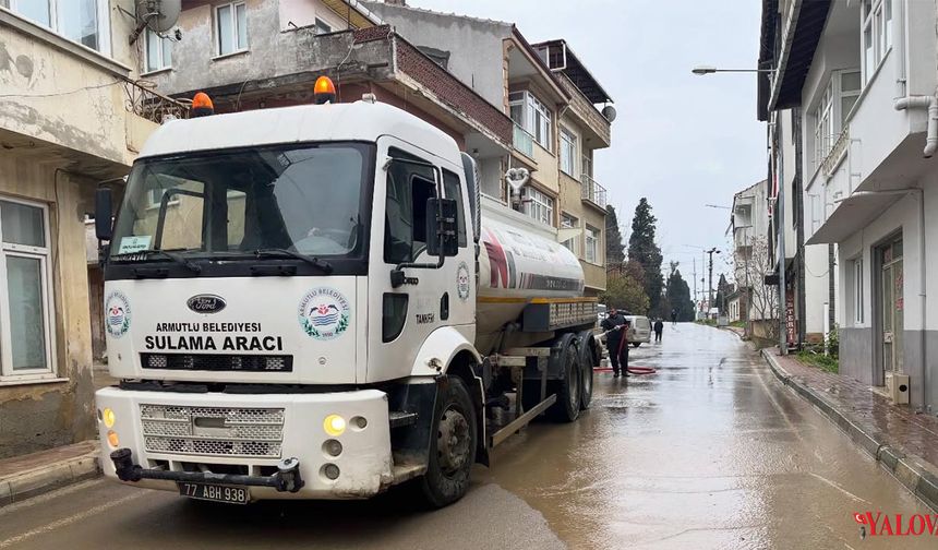 Armutlu Belediyesi’nden Temizlik Çalışması