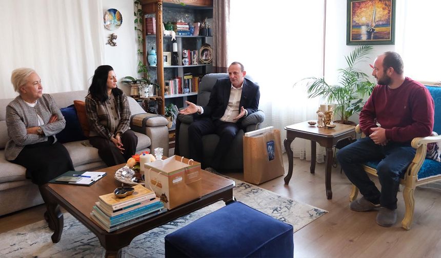 Başkan Yele, Yeni Doğan Bebeklere Hediyelerini Verdi