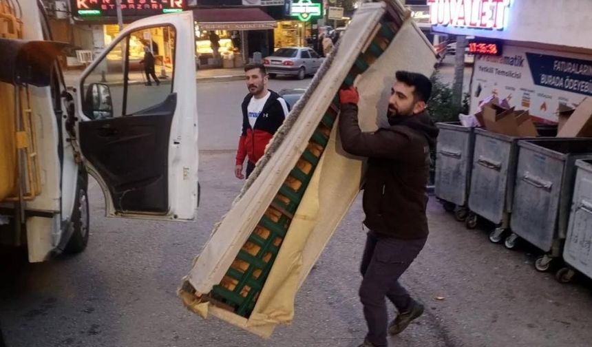 Çınarcık’ta Gece-Gündüz Temizlik Mesaisi