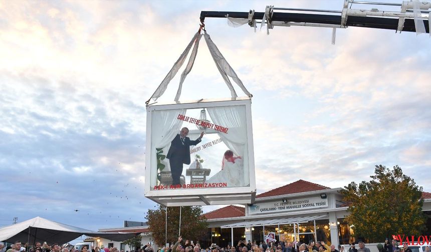 Fethiye’de Sıra Dışı Düğün: Gelin Ve Damat Cam Vitrinde