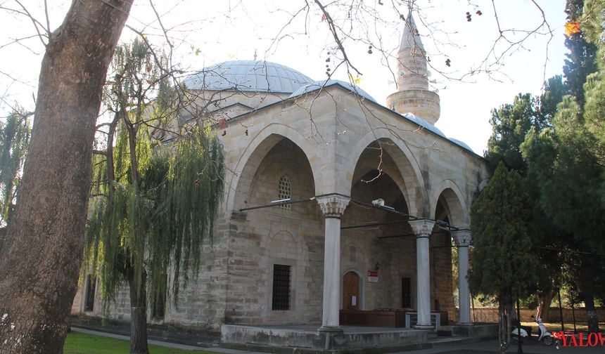 Körfezin Kıyısında Zamana Direnen Yapı: Hersekzâde Ahmed Paşa Cami