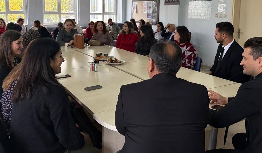 Kaymakam Kazar’dan Öğretmenler Odasına Ziyaret