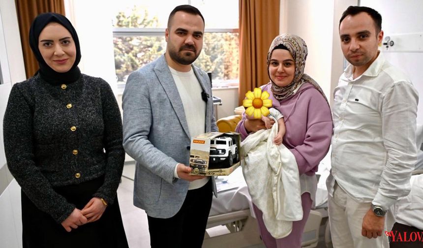 Yalova Belediyesi’nden Hastalara ve Yeni Doğan Bebeklere Anlamlı Ziyaret