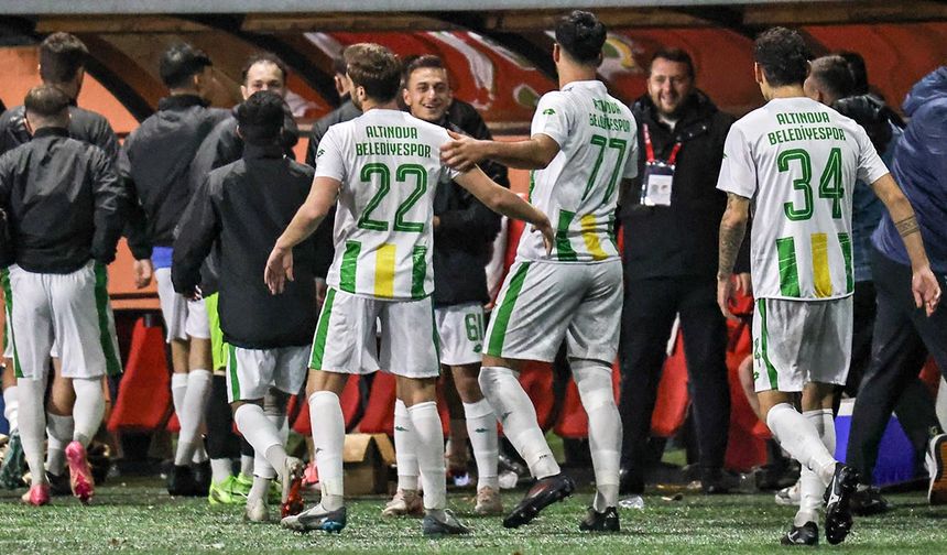 Derbide Altınova Güldü