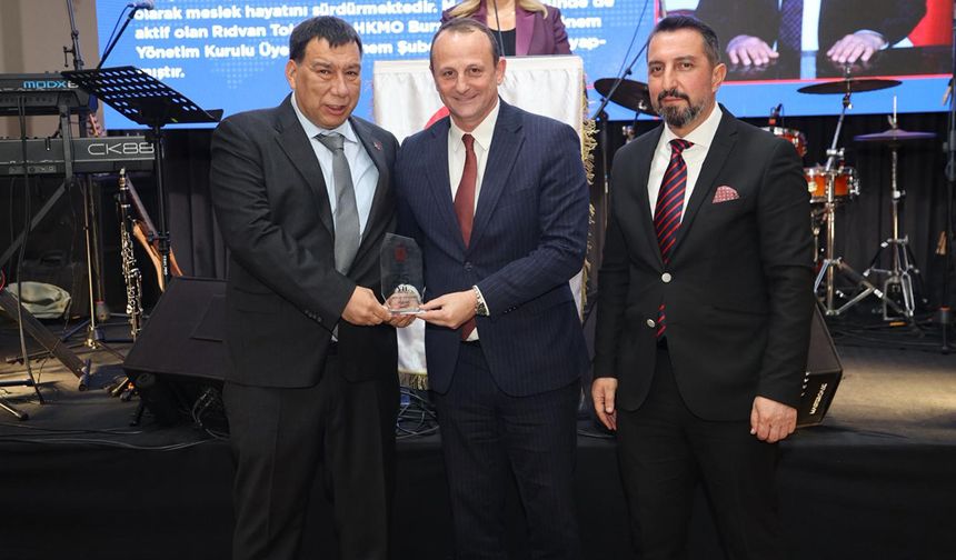 Başkan Yele Meslekte 25. Yıl Onur Plaketi’ni Aldı