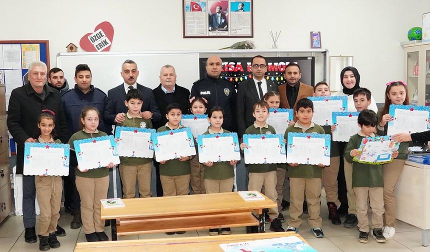 Fıstıklı İlkokulu’nda Ara Karne Sevinci