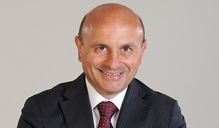 Oral’dan Gazetecilere Kutlama