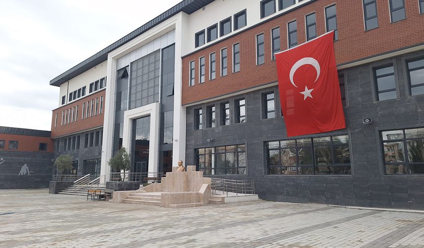 Bitmeyen Okul, Bitmeyen Sözler: Yalova Lisesi Nerede?