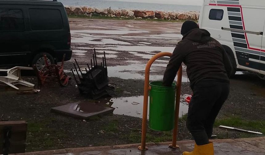 Çınarcık’ta Temizlik Mesaisi Gün Boyu Sürüyor