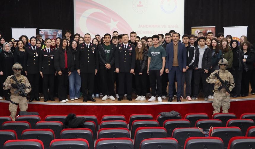 Jandarma ve Sahil Güvenlik Akademisi, Yalova’da kariyer fırsatlarını anlattı