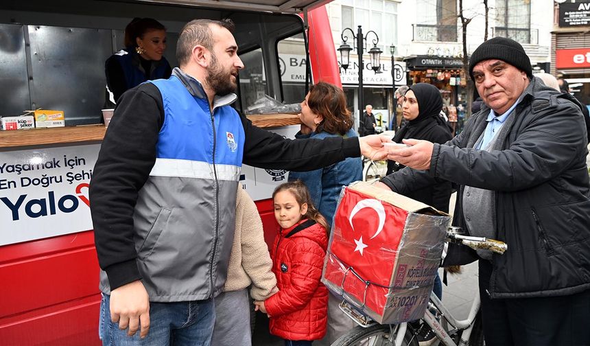 6 Şubat Depremi’nin Yıl Dönümünde Vatandaşlara Helva İkramı