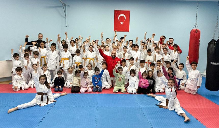 Çiftlikköy Karatecileri Kuşak Sınavı Heyecanı Yaşadı